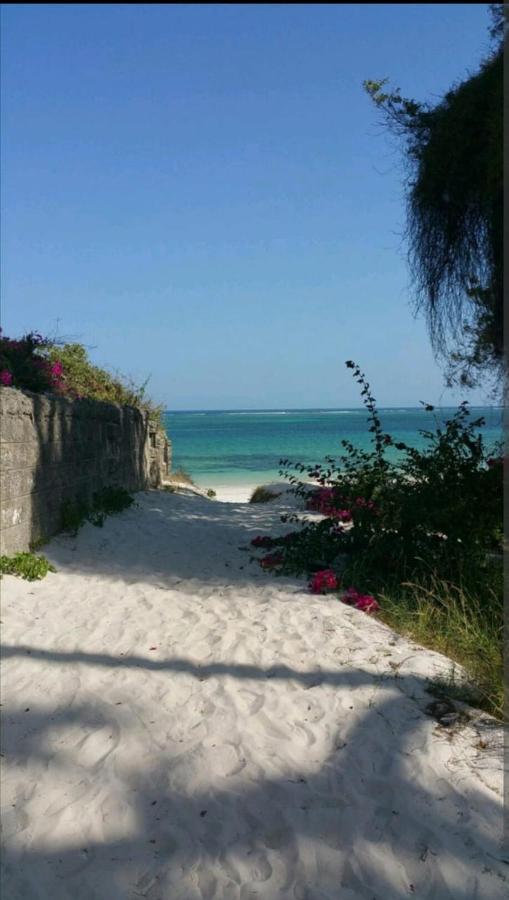 Beach Front Studio Apartment Nyali Beach Ngoại thất bức ảnh
